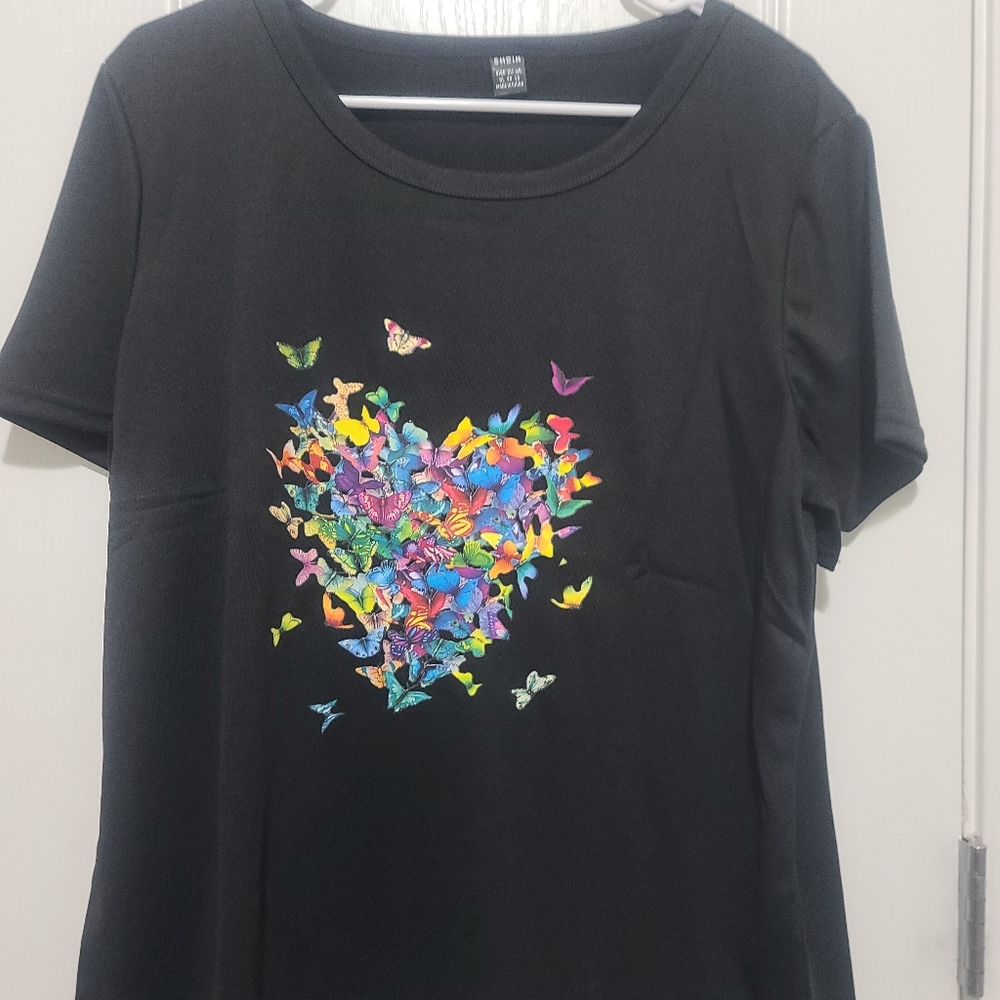 - Women’s Butterfly/Heart Short Sleeve  T-Shirt Size XL